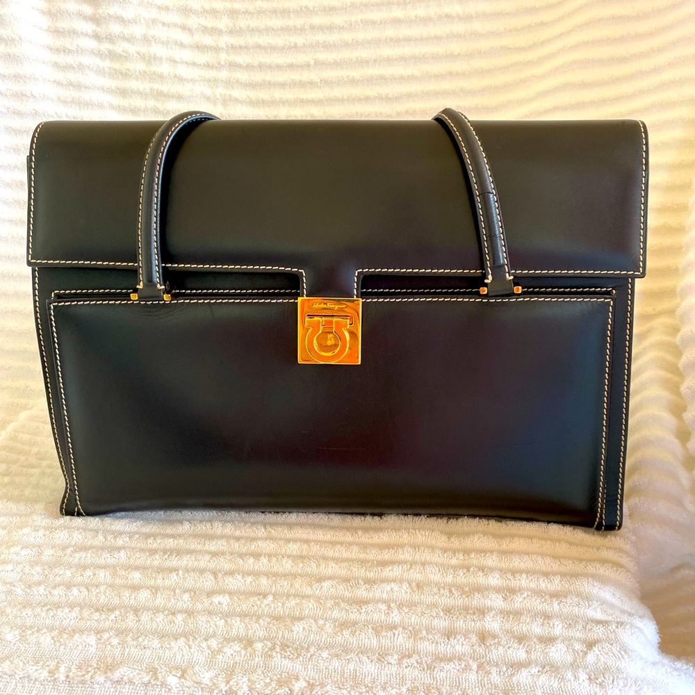 Leather Salvatore Ferragamo handbag. Black. Pre-owned. Great condition.